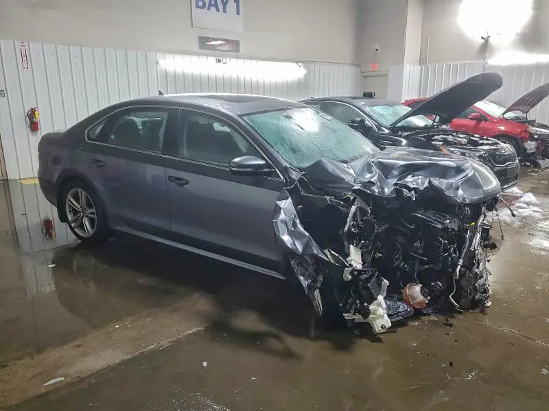 2015 VOLKSWAGEN PASSAT SE  