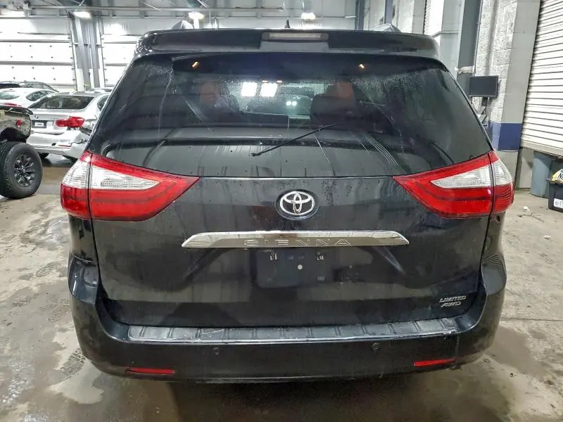 2016 TOYOTA SIENNA XLE  