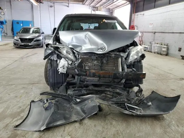 2014 TOYOTA SIENNA LE  