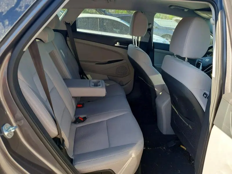 2021 HYUNDAI TUCSON SE  