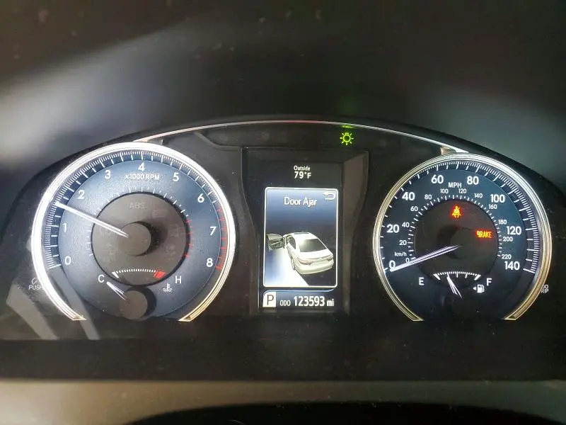 2015 TOYOTA CAMRY XLE  