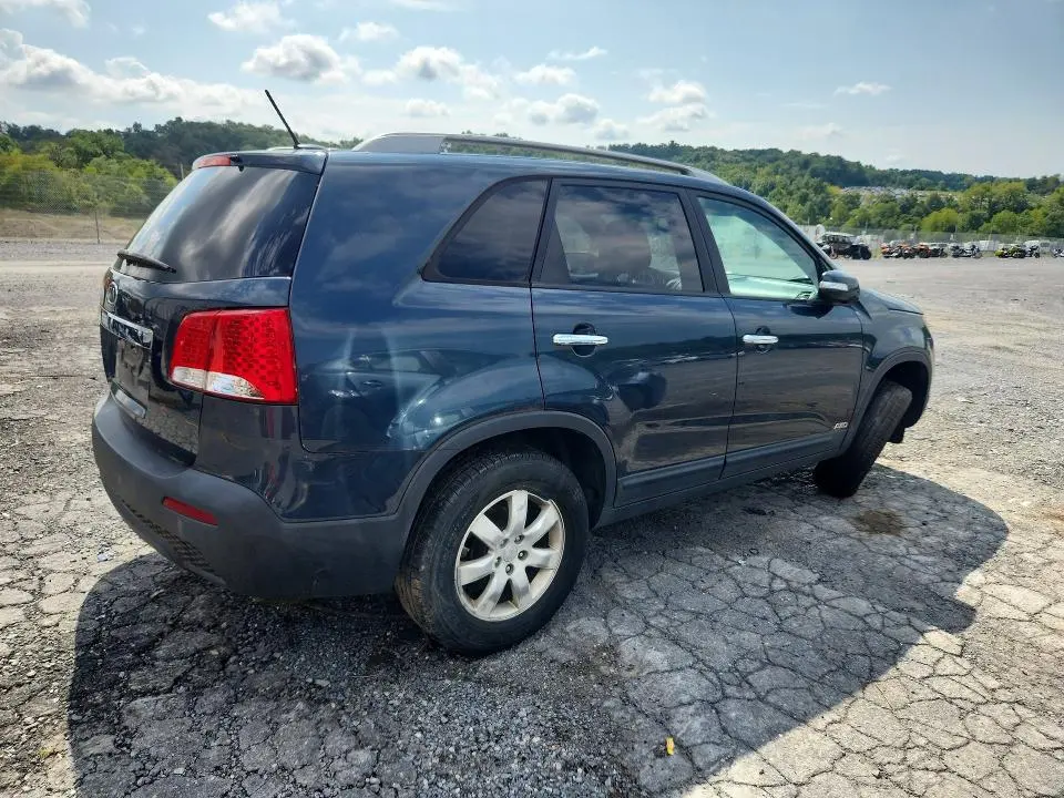 2011 KIA SORENTO LX  