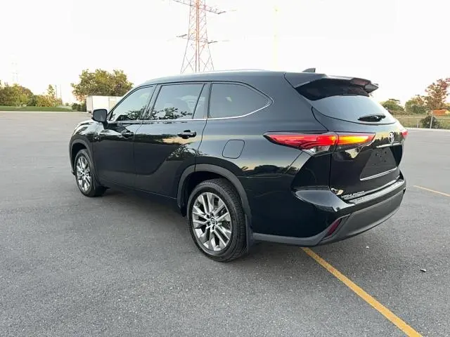 2021 TOYOTA HIGHLANDER XLE  