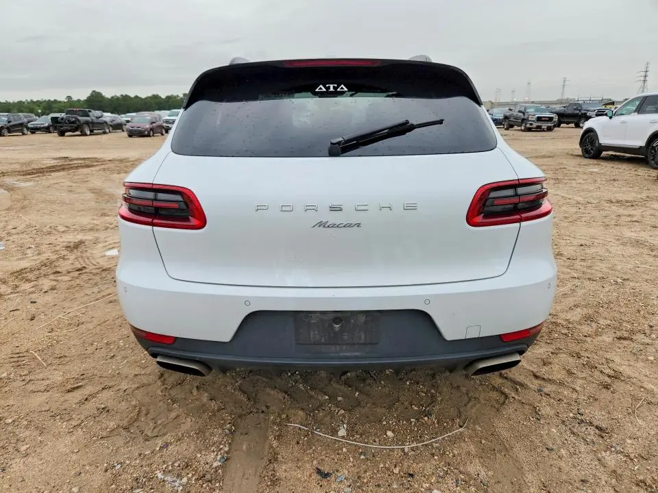 2018 PORSCHE MACAN   