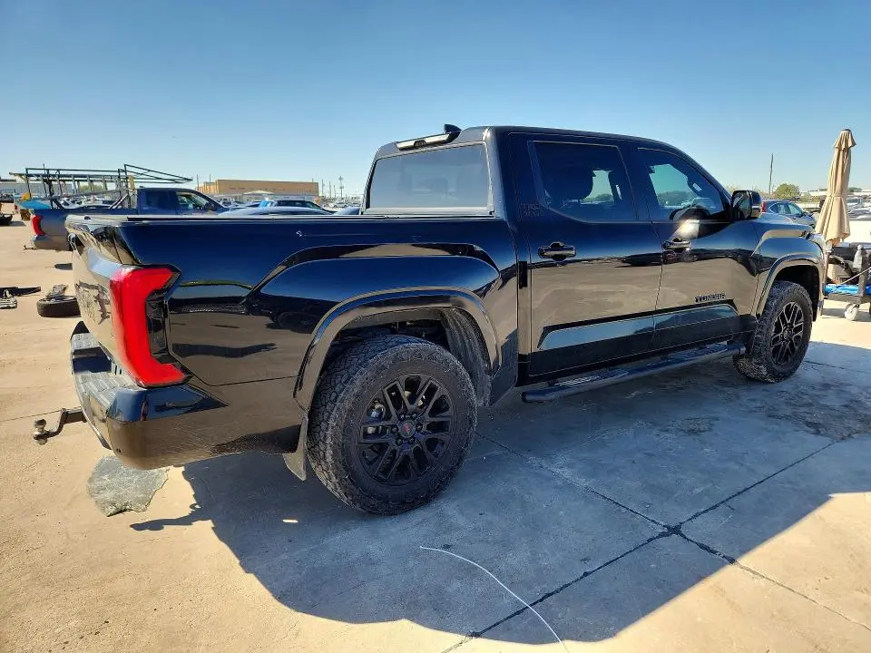 2022 TOYOTA TUNDRA SR5  