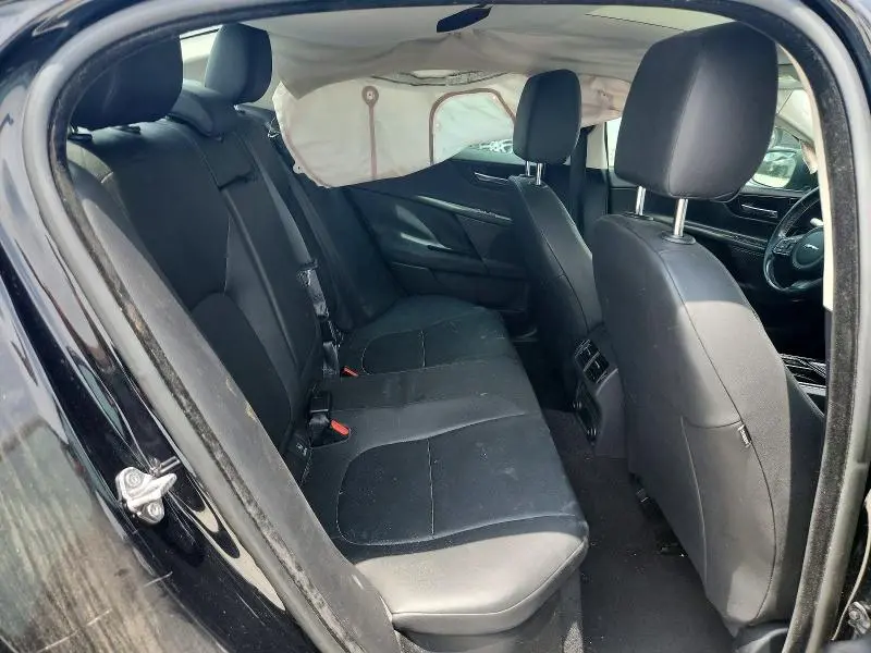 2018 JAGUAR XE PREMIUM  