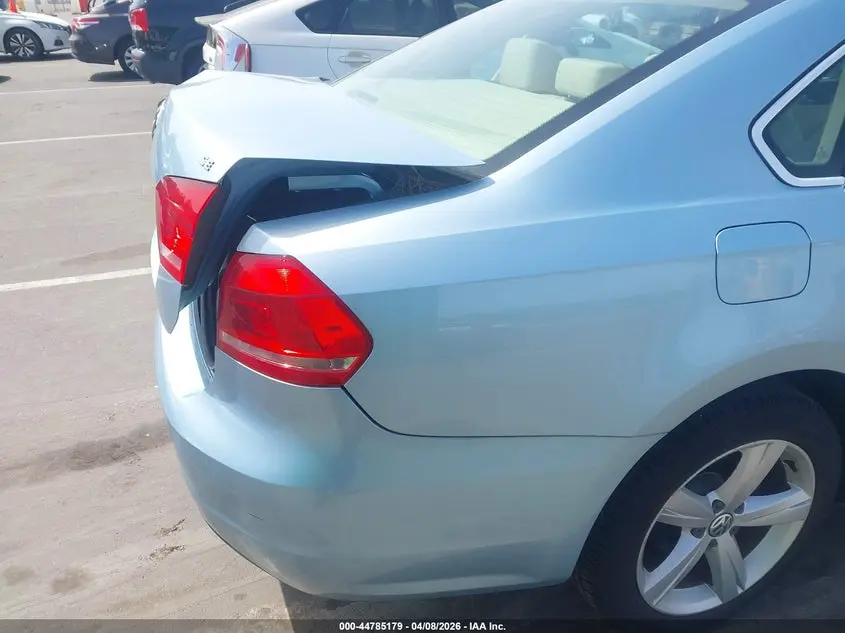 2012 VOLKSWAGEN PASSAT 2.5L SE