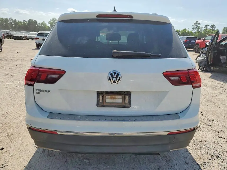 2021 VOLKSWAGEN TIGUAN SE  