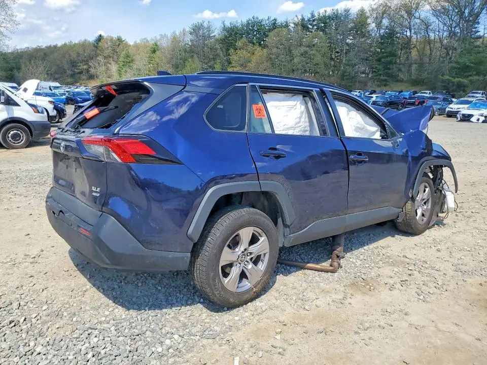 2022 TOYOTA RAV4 XLE  