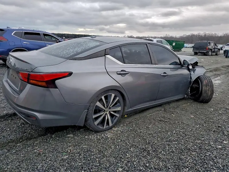 2019 NISSAN ALTIMA SR  