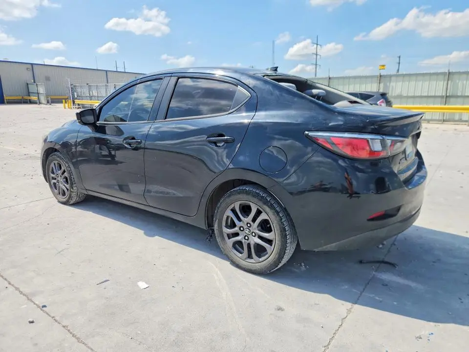2019 TOYOTA YARIS LE  