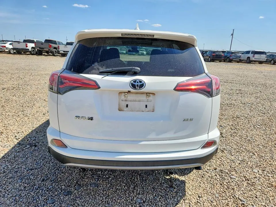 2018 TOYOTA RAV4 XLE  