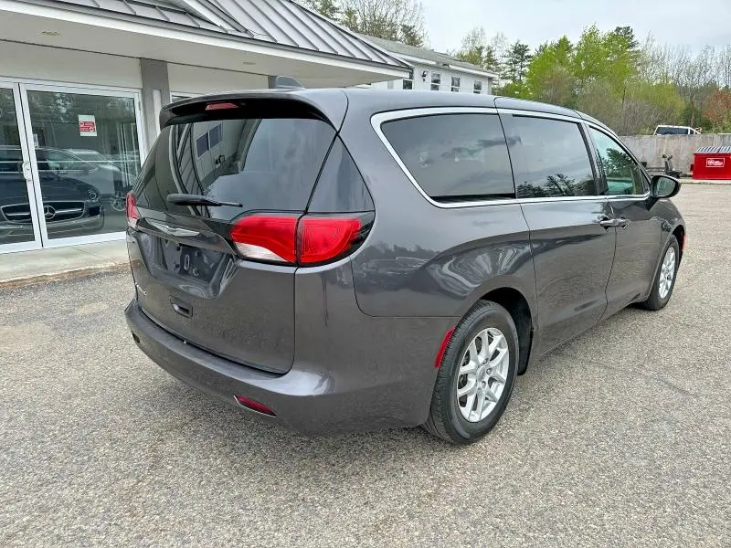 2022 CHRYSLER VOYAGER LX  