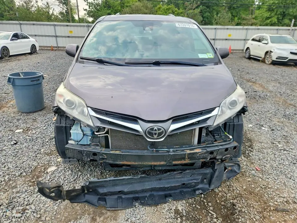 2019 TOYOTA SIENNA XLE 8-PASSENGER  