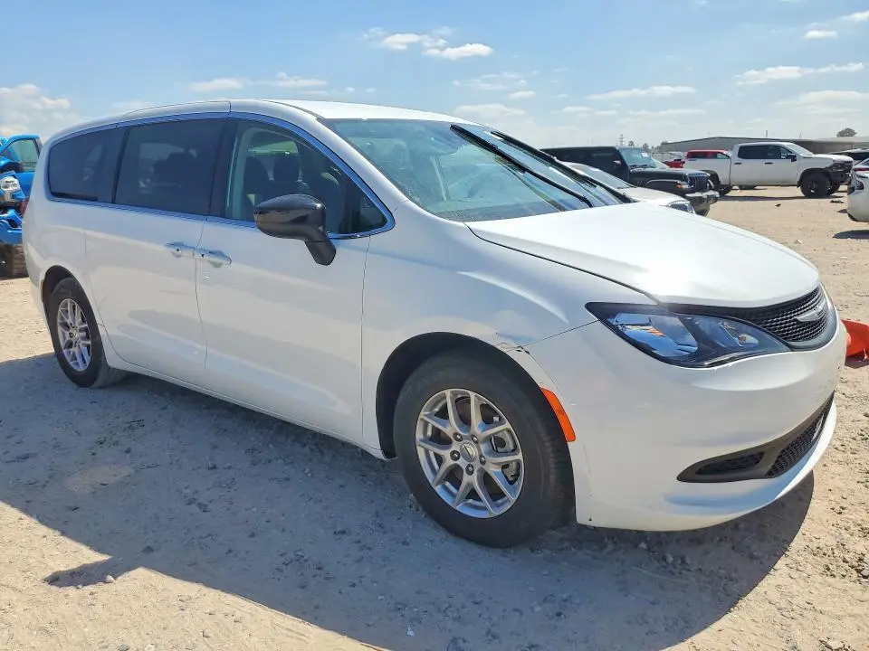 2024 CHRYSLER VOYAGER LX  