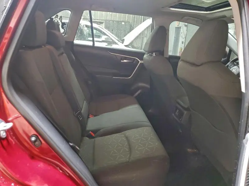2021 TOYOTA RAV4 XLE  