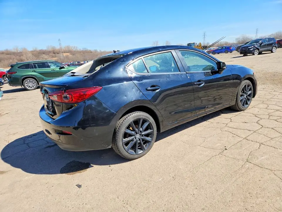2017 MAZDA 3 TOURING  