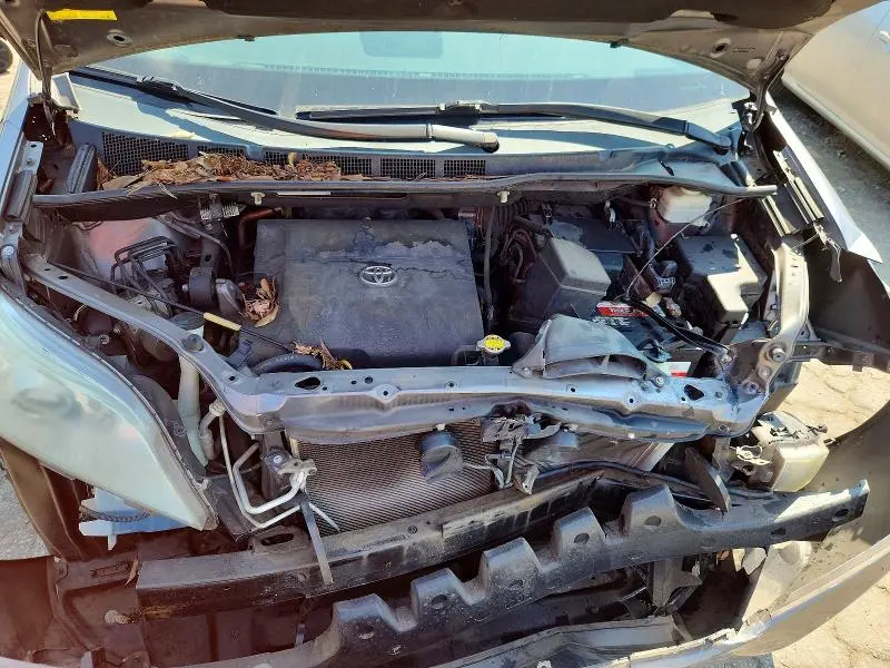 2011 TOYOTA SIENNA LE  