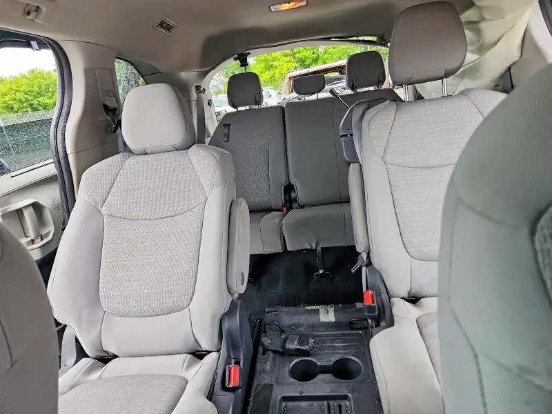 2022 TOYOTA SIENNA LE  