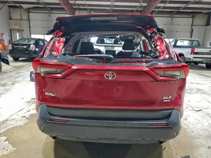 2021 TOYOTA RAV4 XLE  