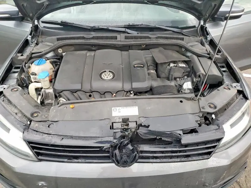 2011 VOLKSWAGEN JETTA SE  
