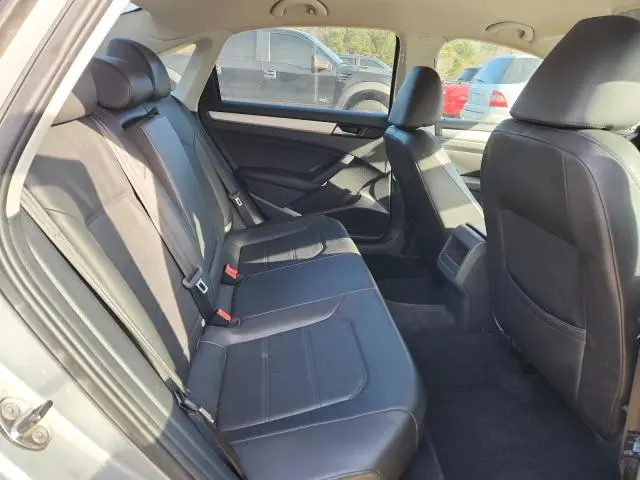 2012 VOLKSWAGEN PASSAT SE  