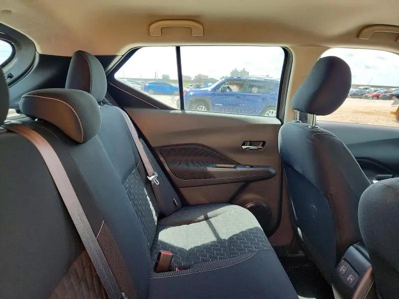 2021 NISSAN KICKS SV  