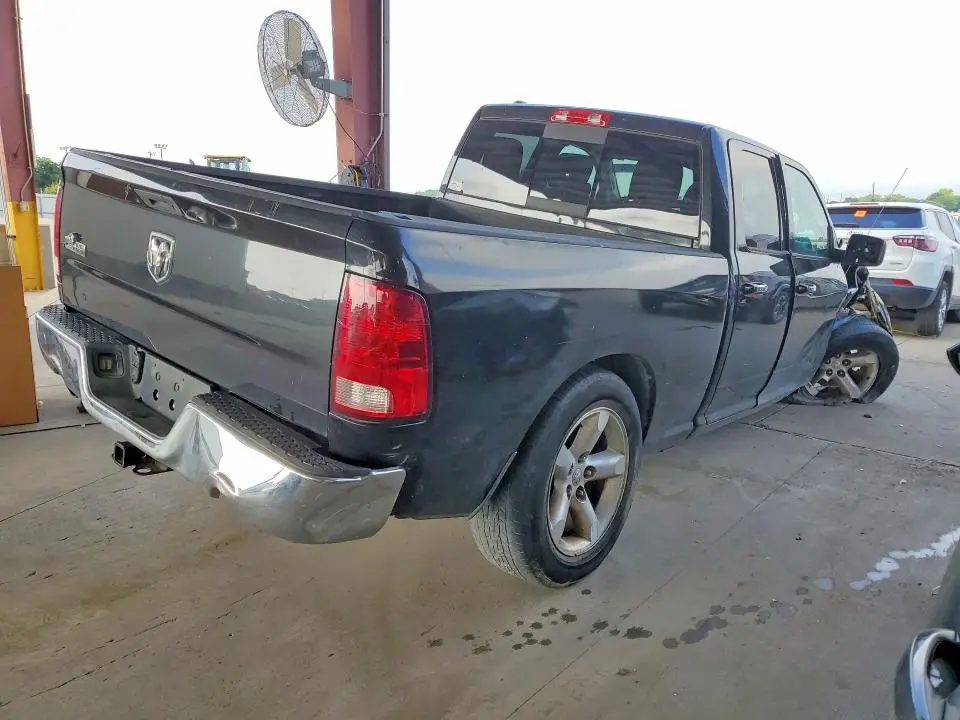 2016 RAM 1500 SLT  