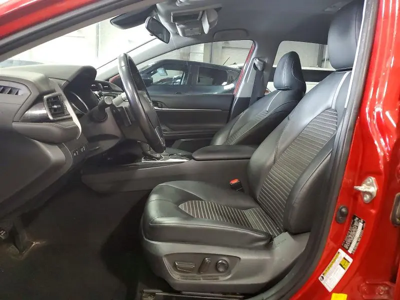 2019 TOYOTA CAMRY SE  