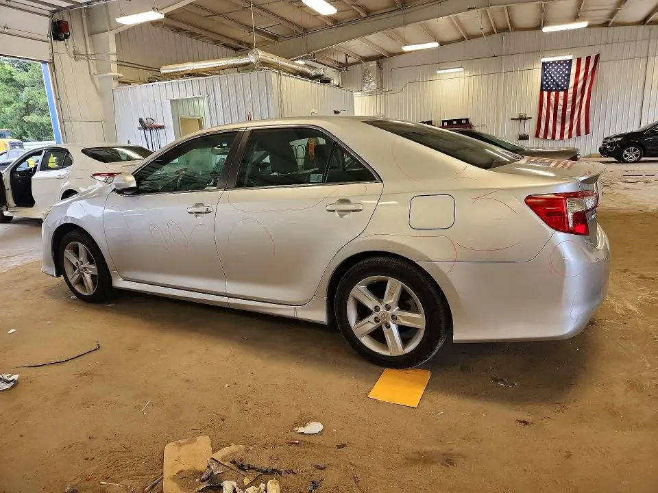2013 TOYOTA CAMRY SE  