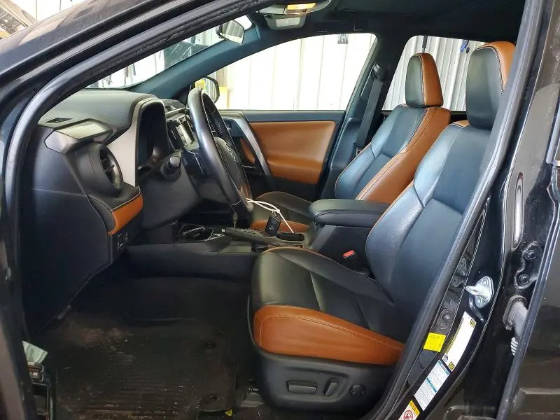 2016 TOYOTA RAV4 SE  