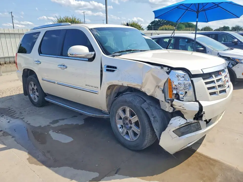 2011 CADILLAC ESCALADE LUXURY  