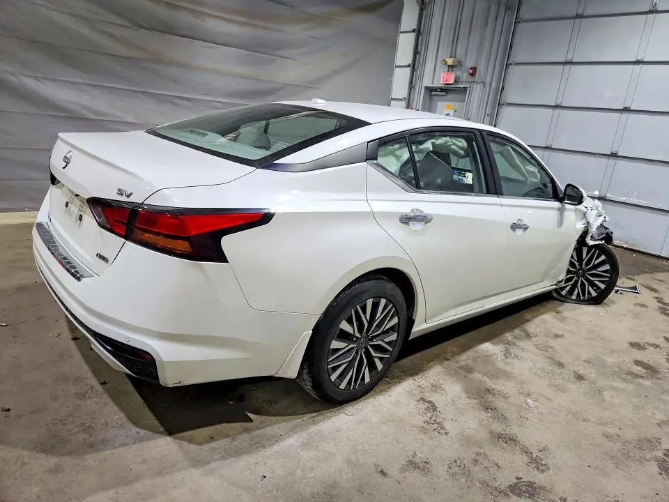 2023 NISSAN ALTIMA SV  