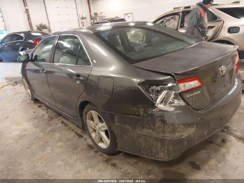 2014 TOYOTA CAMRY SE