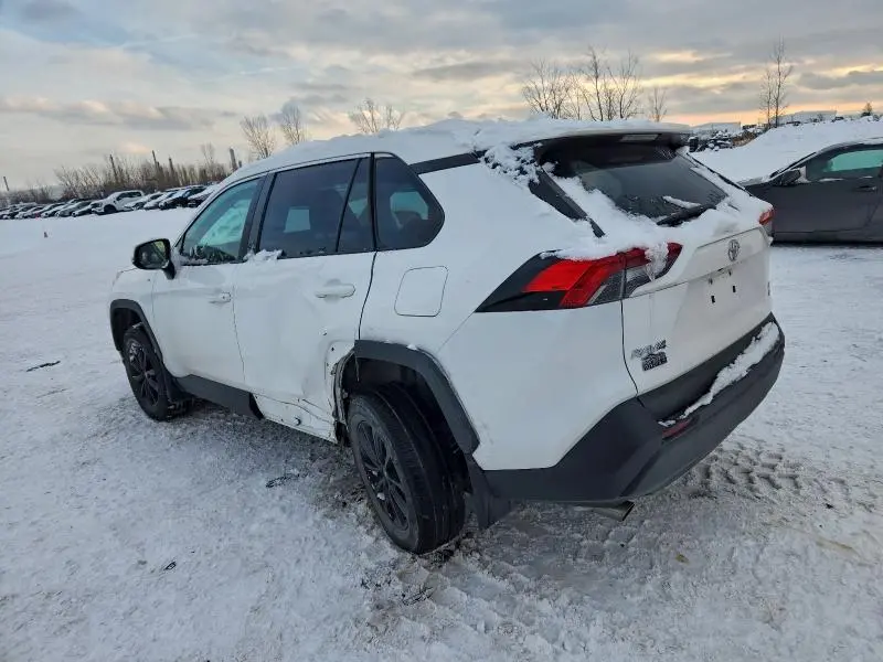 2022 TOYOTA RAV4 LE  