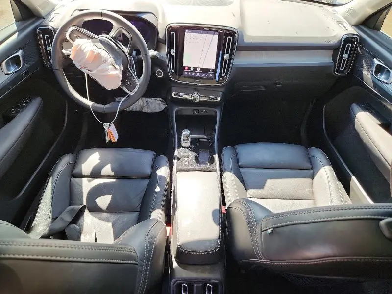 2023 VOLVO XC40 PLUS  