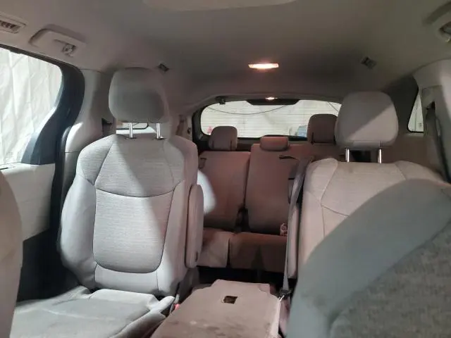 2021 TOYOTA SIENNA LE  