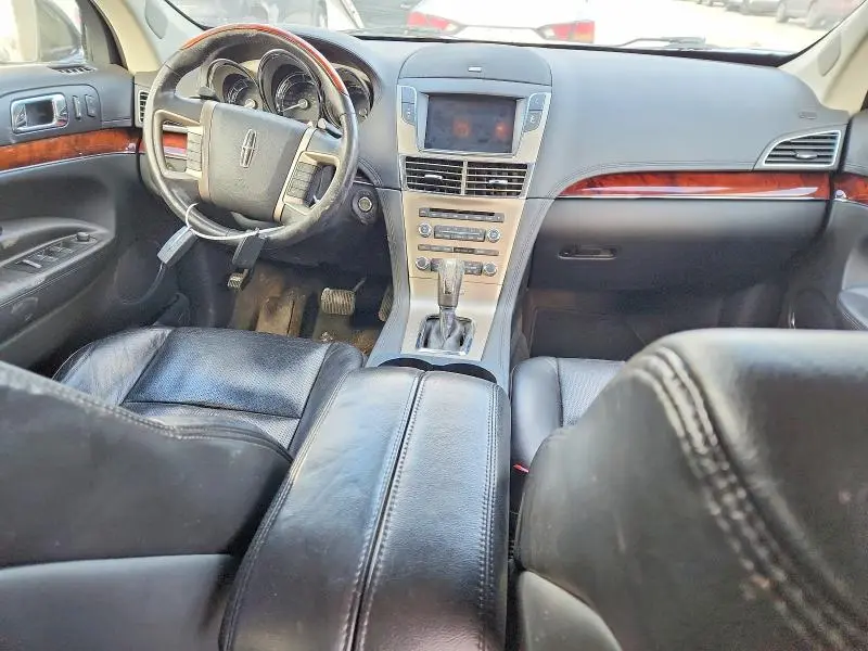 2011 LINCOLN MKT   