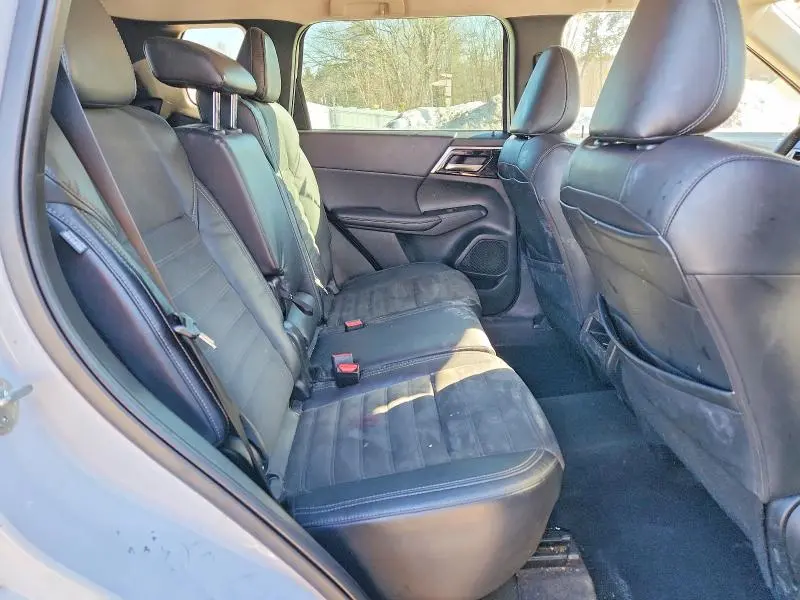 2022 MITSUBISHI OUTLANDER SE  