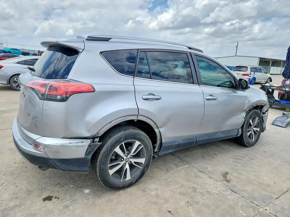 2017 TOYOTA RAV4 XLE  