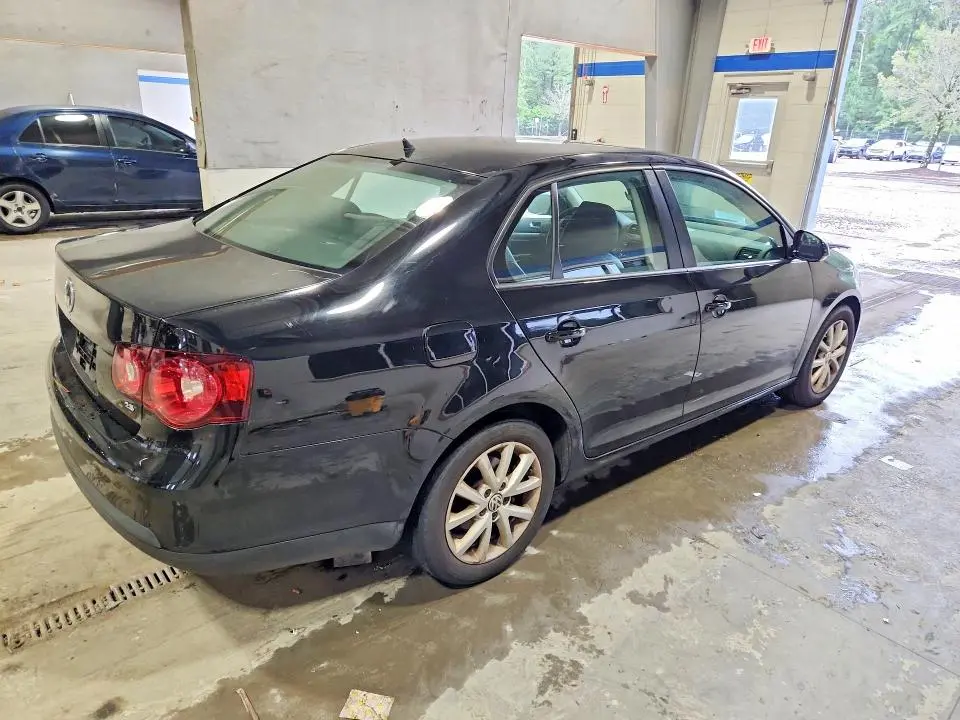 2010 VOLKSWAGEN JETTA LIMITED  