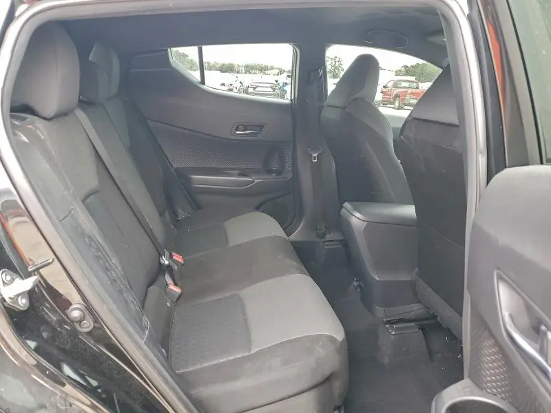 2022 TOYOTA C-HR XLE  