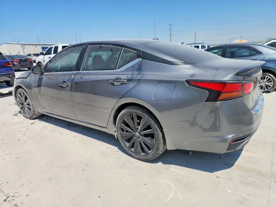 2022 NISSAN ALTIMA SR  