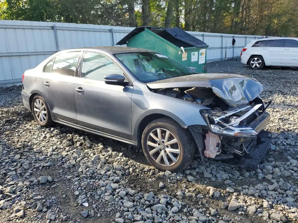 2013 VOLKSWAGEN JETTA SE  