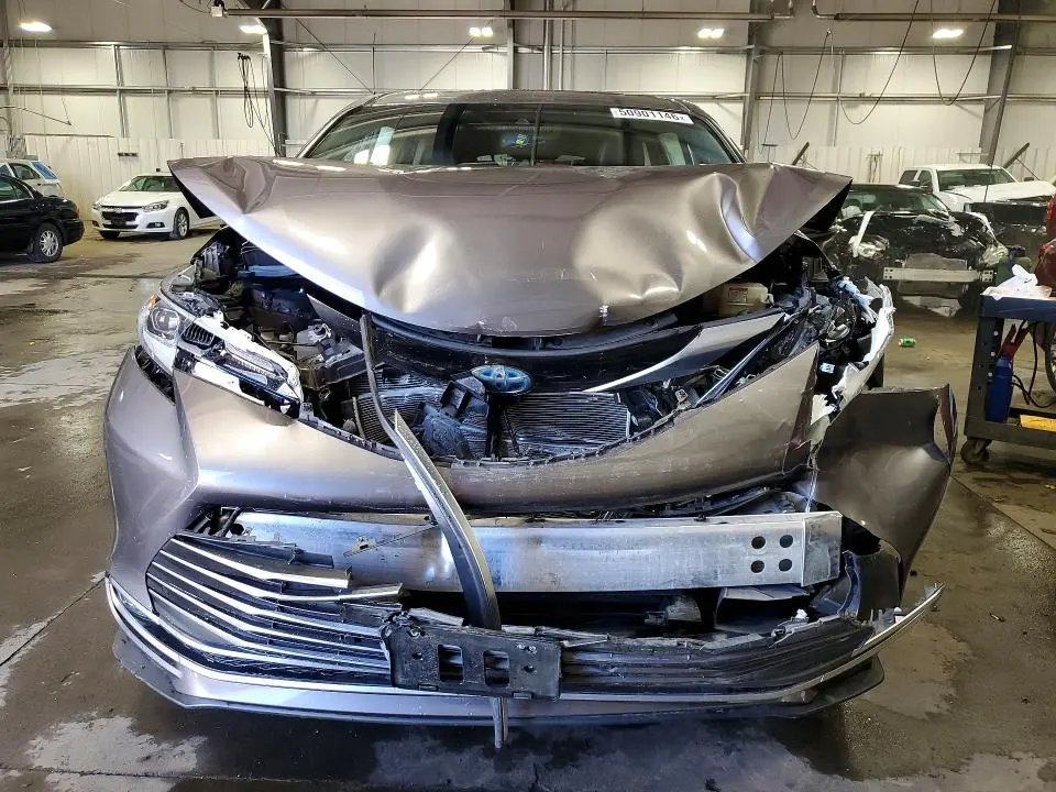 2021 TOYOTA SIENNA PLATINUM 7-PASSENGER  