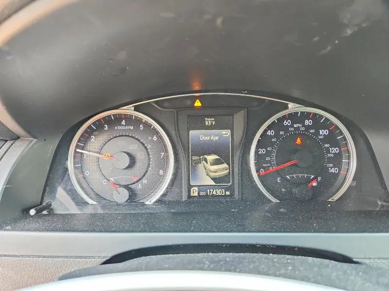 2015 TOYOTA CAMRY SE  