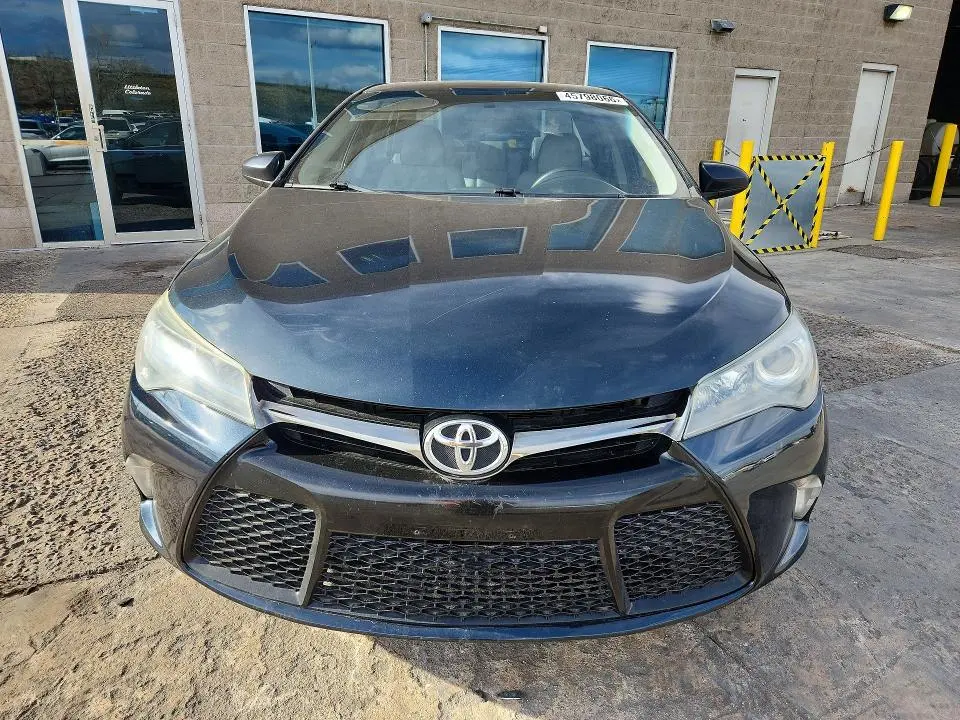 2016 TOYOTA CAMRY SE  
