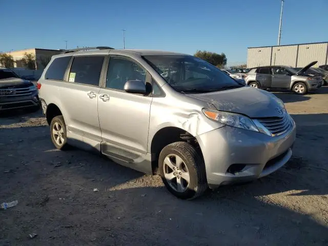 2017 TOYOTA SIENNA LE  