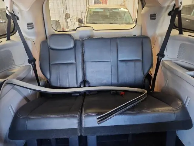 2010 CHRYSLER TOWN & COUNTRY TOURING PLUS  