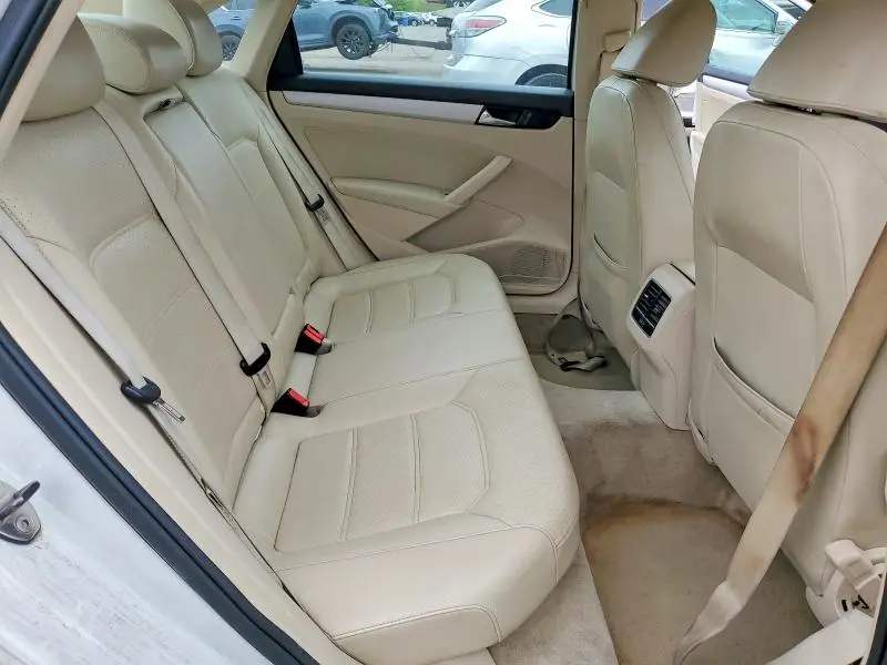 2013 VOLKSWAGEN PASSAT SE  